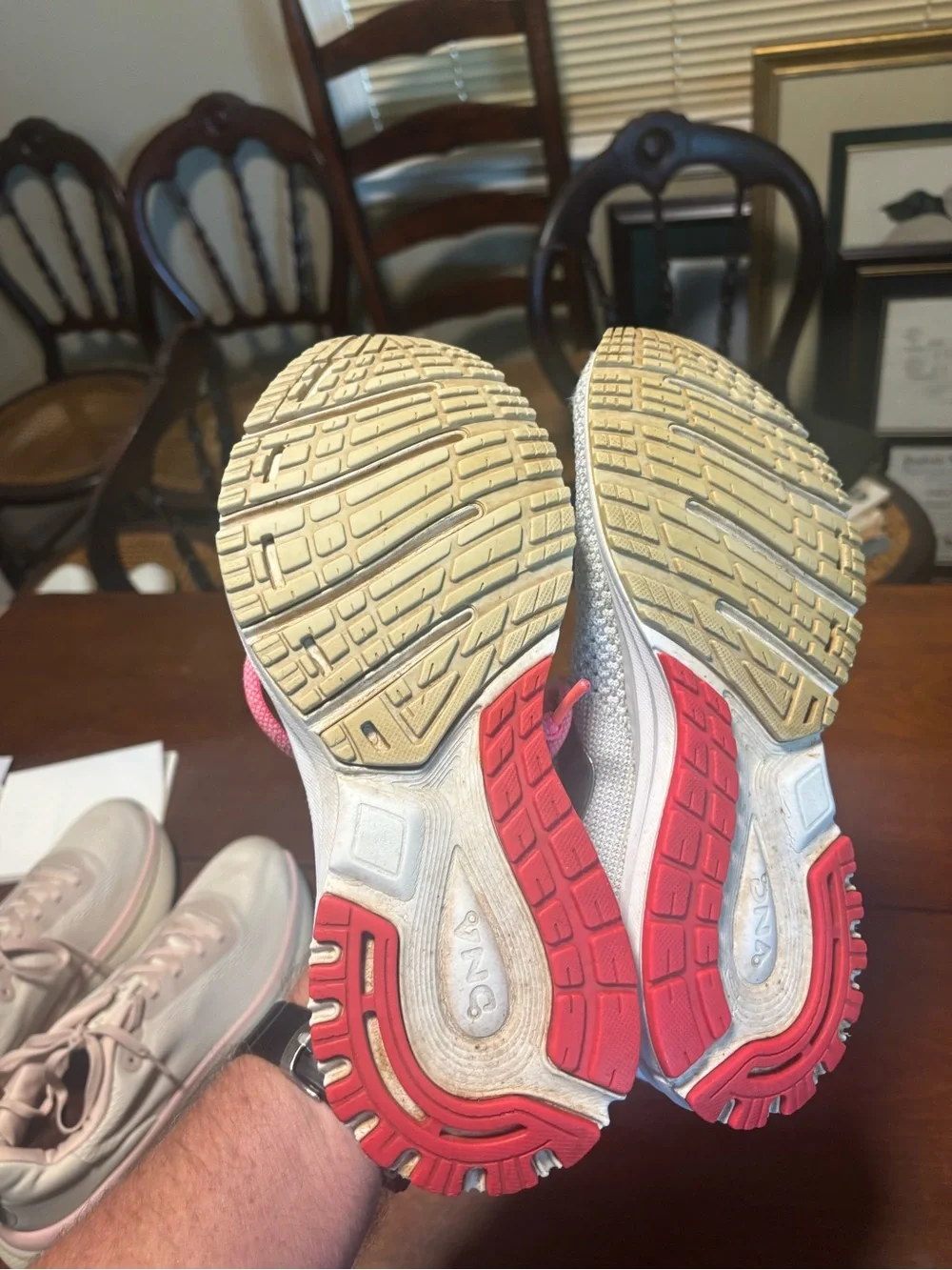 Brooks revel women